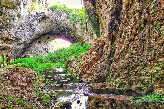 3 Caves tour - Saeva dupka , Eyes of God cave & Devetashka Cave - Saeva Dupka: Bulgaria’s classic cave stop