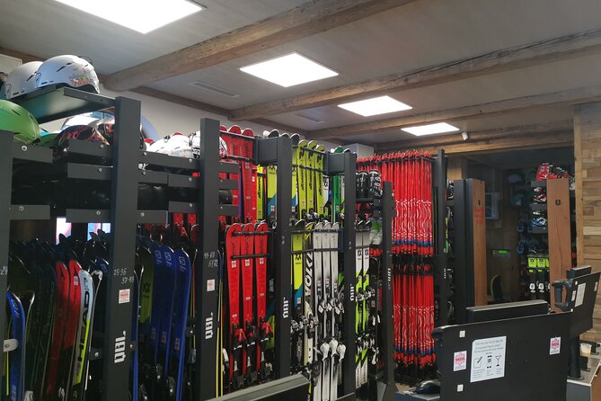 4 days Ski equipment rental in Borovets - Picking up your skis without the first-day queue