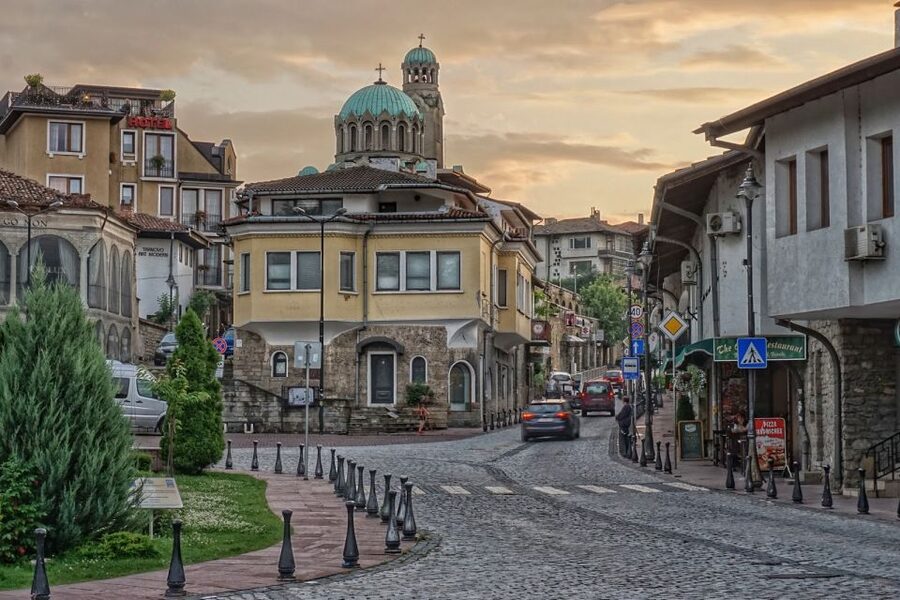 Day Trip to Bulgaria and Veliko Tarnovo from Bucharest - Key points before you book