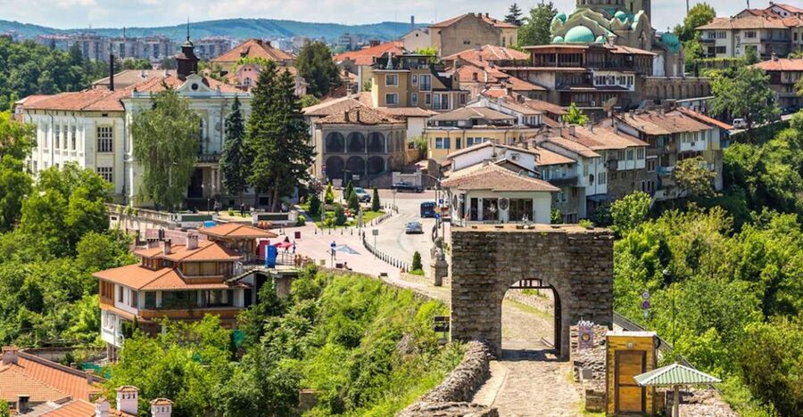 From Bucharest: Small Group Day Trip to Medieval Bulgaria - Ivanovo Rock Churches and their 13th-century paintings
