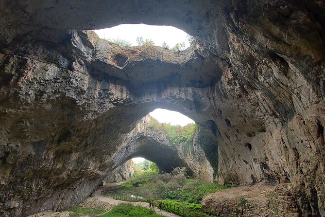 Lovech, Devetashka cave and Krushuna waterfalls - The long morning ride from Sofia