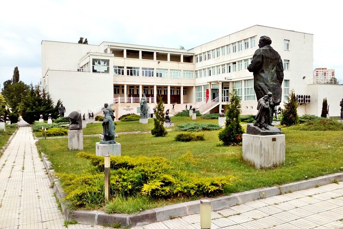 Self-guided Tour in the Museum of Socialist Art - Arriving at ul. Lachezar Stanchev 7