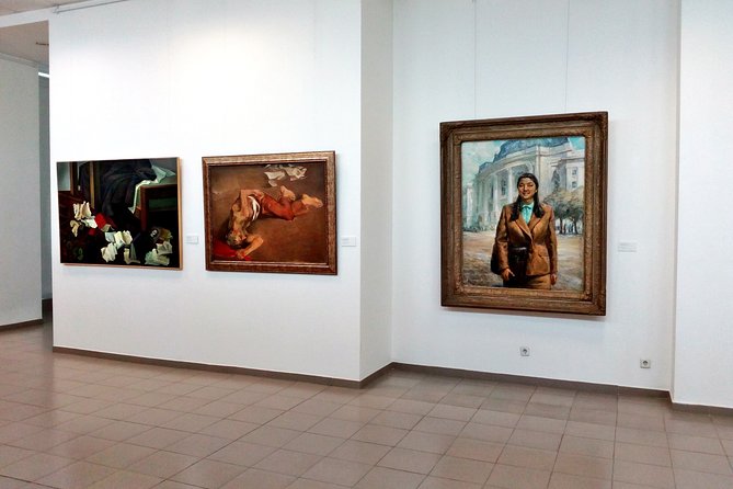 Self-guided Tour in the Museum of Socialist Art - Archival footage and the indoor material
