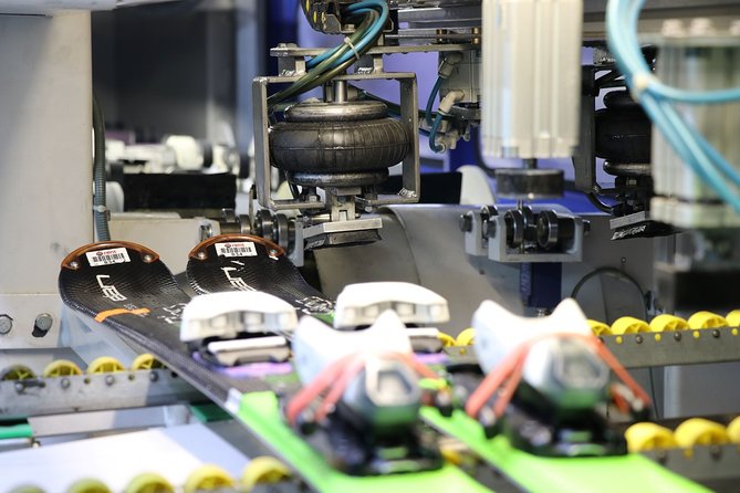 Ski and Snowboard Equipment servicing in Bansko - The wider Traventuria shop setup