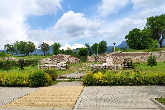 Skip the Line: Medieval Tuida Fortress tours - Why a guide changes the experience
