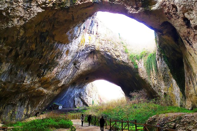 Tour to Lovech, Devetaki cave & Krushuna waterfalls - Lovech: lunch, the Covered Bridge, and the fortress