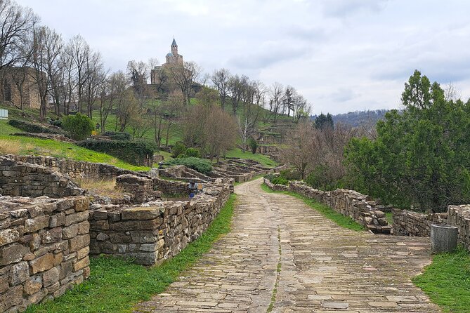 Veliko Tarnovo and Arbanasi day tour from Sofia with pickup - Ninety minutes for lunch and free time