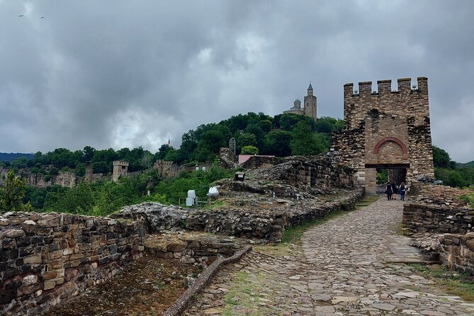 Veliko Tarnovo and Arbanasi day tour from Sofia with pickup - The three-hour road from Sofia
